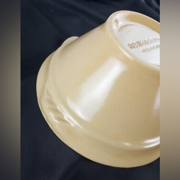 REAL KITCHEN YELLOW WARE YELLOW MIXING BOWL, SERVING BOWL WITH SPOUT NEW!!! - Picture 3 of 5
